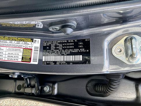 Used 2021 Toyota Highlander XLE AWD/4WD image 18