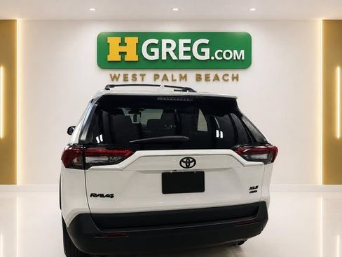 Used 2022 Toyota RAV4 XLE w/ Convenience Package AWD/4WD image 7