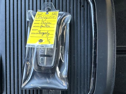 Used 2021 Chrysler Pacifica Touring-L w/ Uconnect Theater Family Group image 34