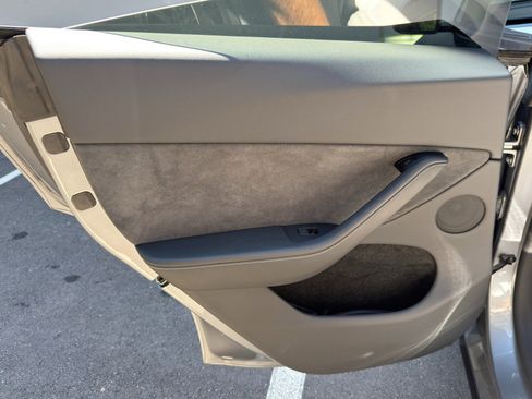 Used 2024 Tesla Model Y Long Range RWD image 43