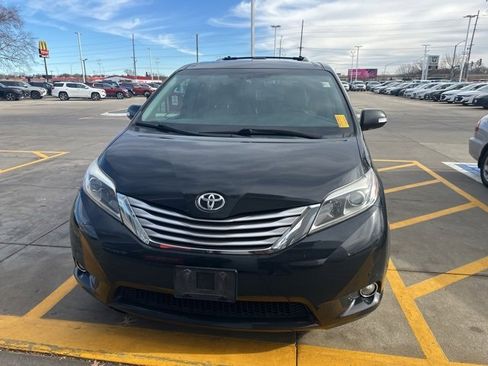 Used 2015 Toyota Sienna Limited Premium image 2