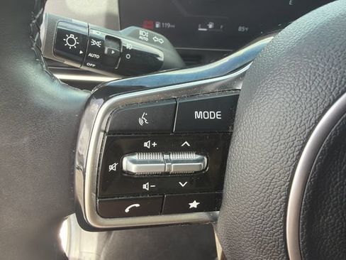 Used 2025 Kia Carnival SX Prestige FWD image 22