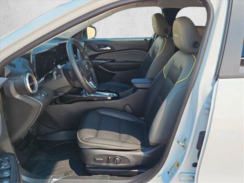 New 2026 Chevrolet Trax ACTIV w/ Sunroof Package FWD image 4