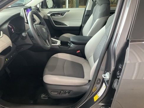Used 2024 Toyota RAV4 XLE w/ Convenience Package AWD/4WD image 4