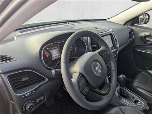 Used 2022 Jeep Cherokee Trailhawk AWD/4WD image 10