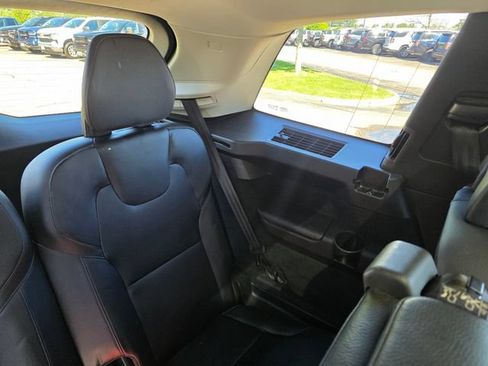 Used 2019 Volvo XC90 T6 Momentum w/ Protection Package Premier AWD/4WD image 16