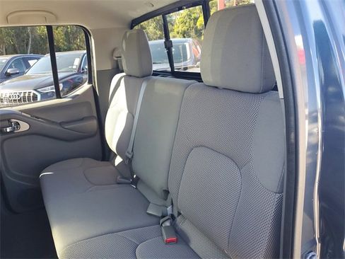 Used 2020 Nissan Frontier SV image 11