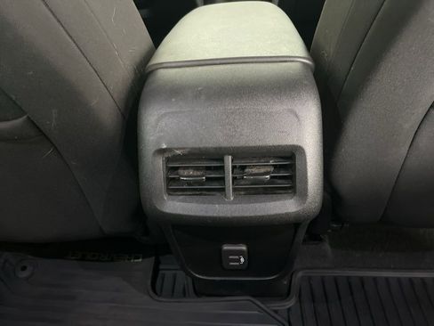 Used 2019 Chevrolet Equinox LS image 25