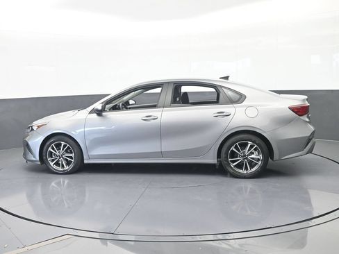 Used 2023 Kia Forte LXS FWD image 3