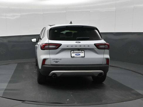 Certified 2025 Ford Escape Active w/ Cold Weather Package FWD image 7