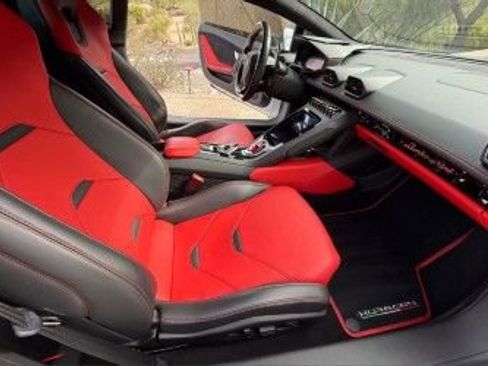 Used 2021 Lamborghini Huracan EVO image 8