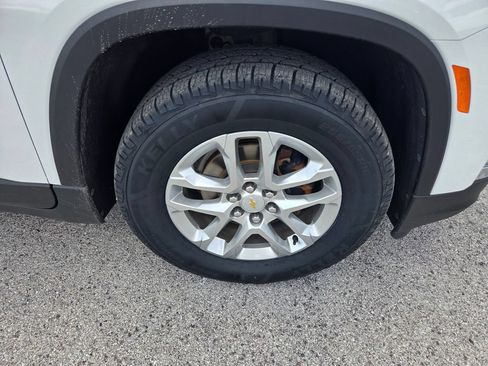 Used 2023 Chevrolet Traverse LS FWD image 17