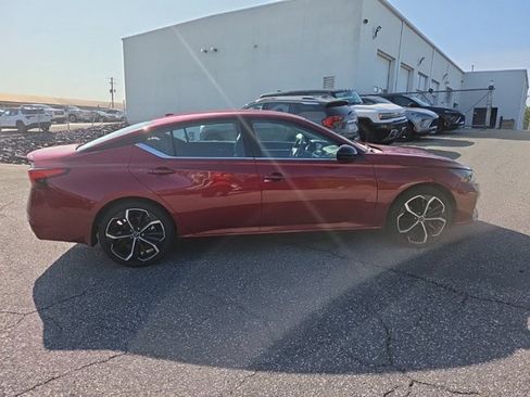 Used 2023 Nissan Altima 2.5 SR FWD image 6