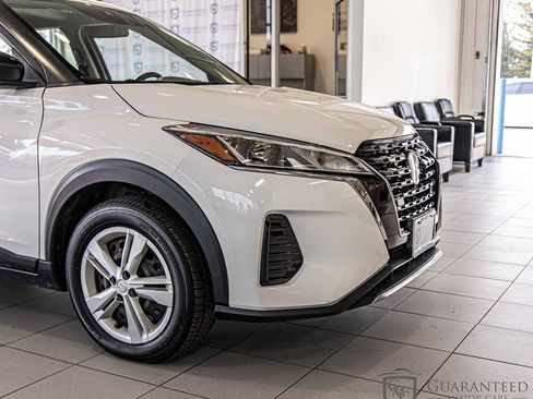 Used 2022 Nissan Kicks S image 5