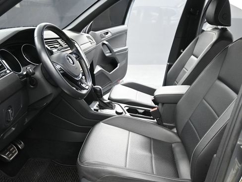 Used 2021 Volkswagen Tiguan SE R-Line image 10