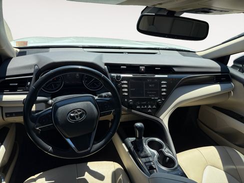 Used 2020 Toyota Camry XLE FWD image 15