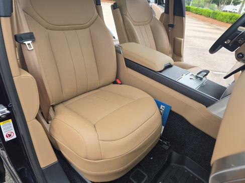 Certified 2026 Land Rover Range Rover Long Wheelbase SE AWD/4WD image 10