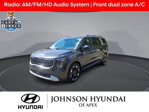 Used 2025 Kia Carnival EX FWD image 3