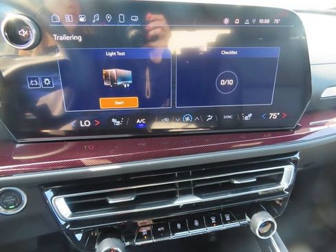 Used 2025 Chevrolet Traverse Z71 w/ Enhanced Driving Package AWD/4WD image 35