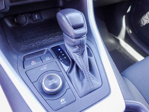 Certified 2021 Toyota RAV4 LE AWD/4WD image 21