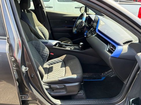 Used 2021 Toyota C-HR XLE FWD image 15