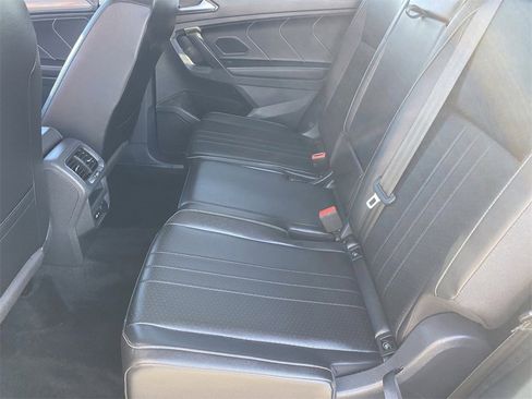 Used 2024 Volkswagen Tiguan SE image 18
