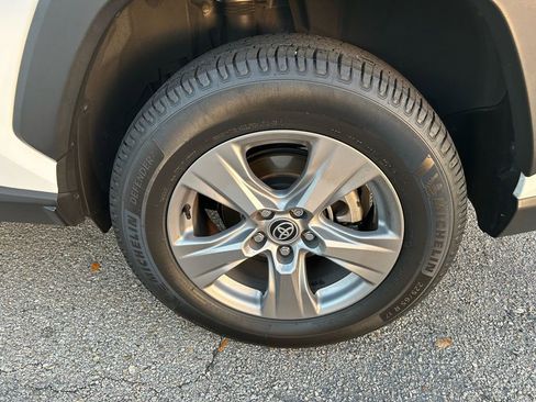 Used 2025 Toyota RAV4 XLE image 8