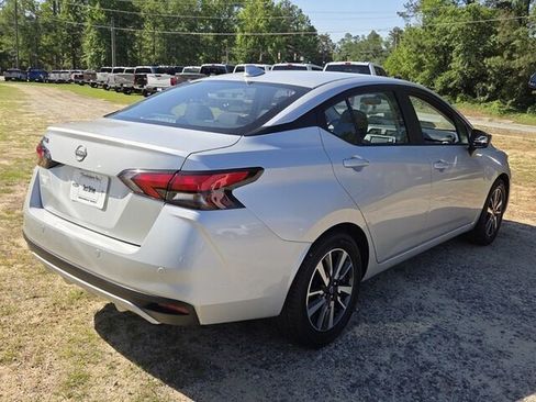 Used 2025 Nissan Versa SV FWD image 13