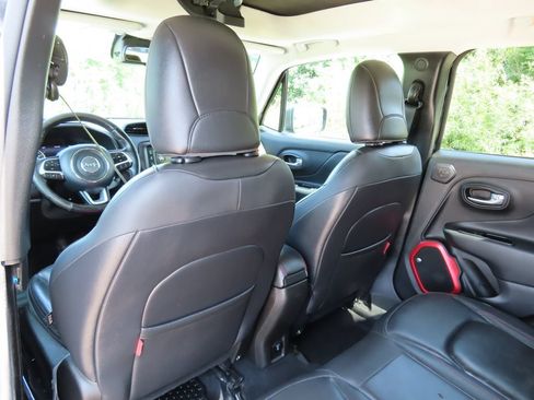 Used 2017 Jeep Renegade Trailhawk w/ Premium Trailhawk Package AWD/4WD image 26