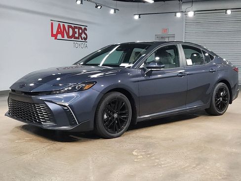 New 2026 Toyota Camry SE FWD image 3
