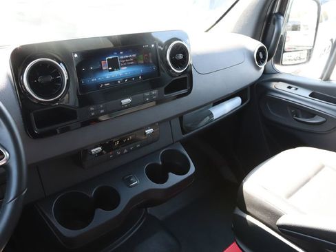 Used 2022 Mercedes-Benz Sprinter 4500 w/ Parking Package image 33