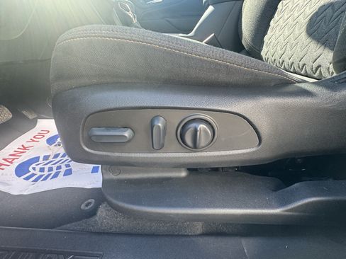 Used 2022 Chevrolet Equinox LT FWD image 16