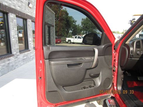 Used 2011 GMC Sierra 1500 SLE w/ Chrome Essentials Package AWD/4WD image 9