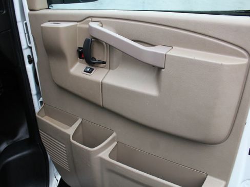 Used 2022 GMC Savana 2500 image 24