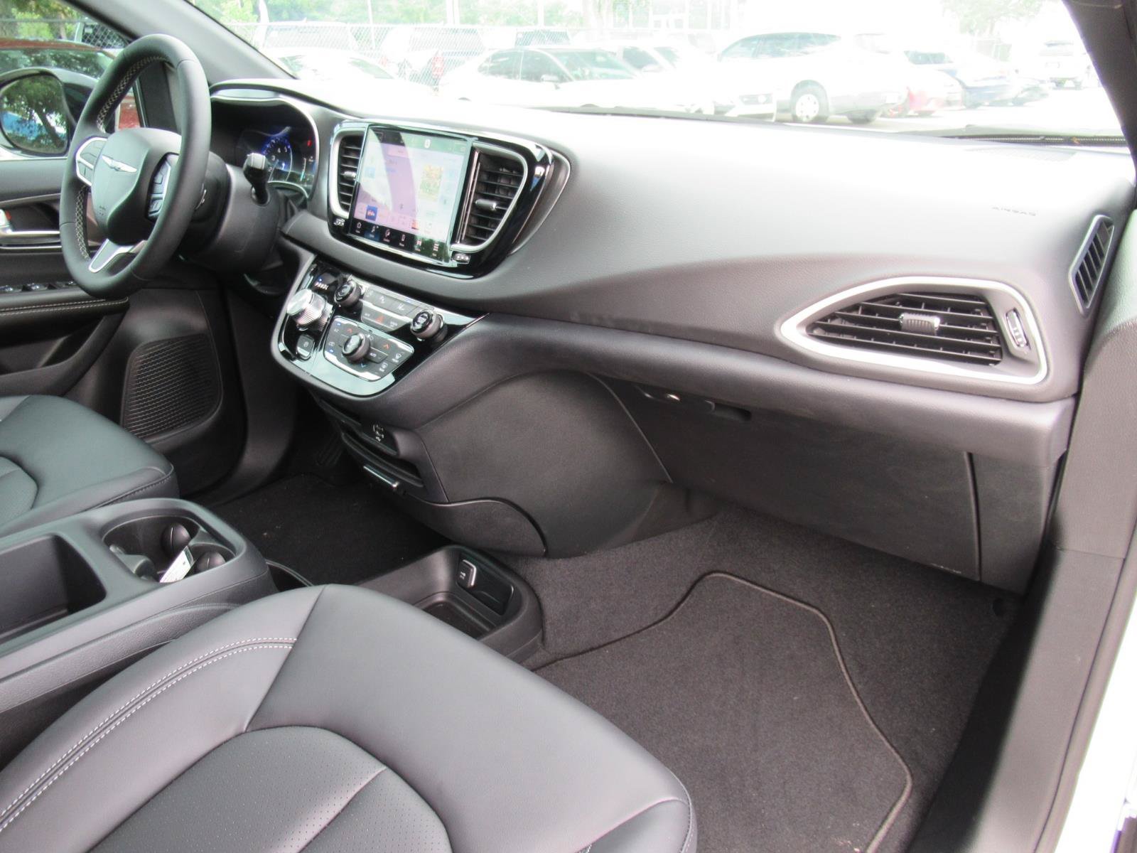 New 2026 Chrysler Voyager LX FWD image 11