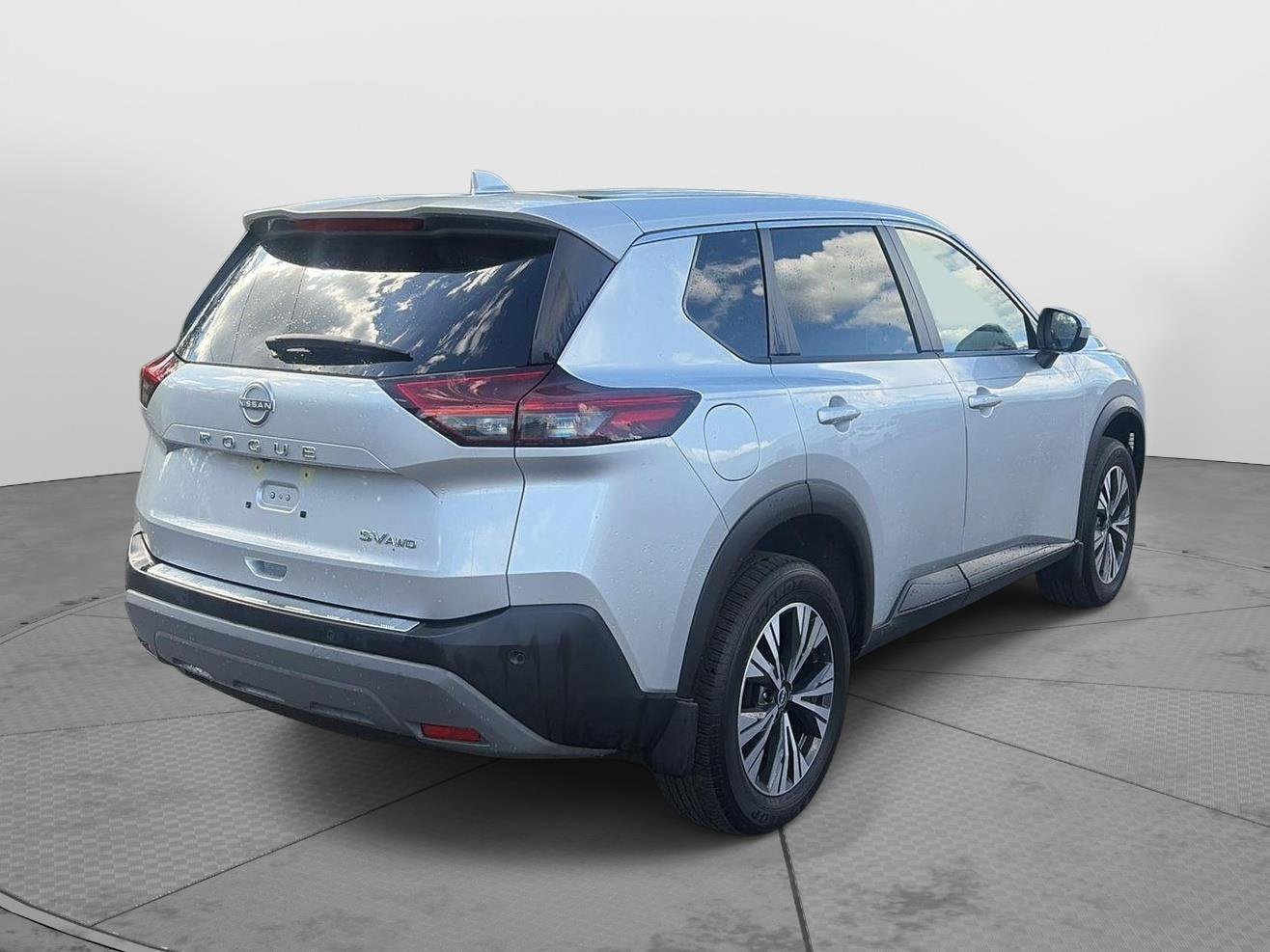Used 2023 Nissan Rogue SV AWD/4WD image 7