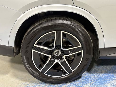 Used 2025 Mercedes-Benz GLC 350e 4MATIC image 33