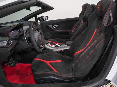 Used 2018 Lamborghini Huracan Performante AWD/4WD image 34