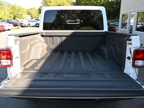 Used 2023 Jeep Gladiator Overland image 15