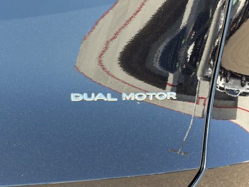 Used 2023 Tesla Model Y Long Range AWD/4WD image 30