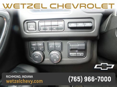 Used 2023 Chevrolet Suburban Premier w/ Advanced Technology Package AWD/4WD image 39