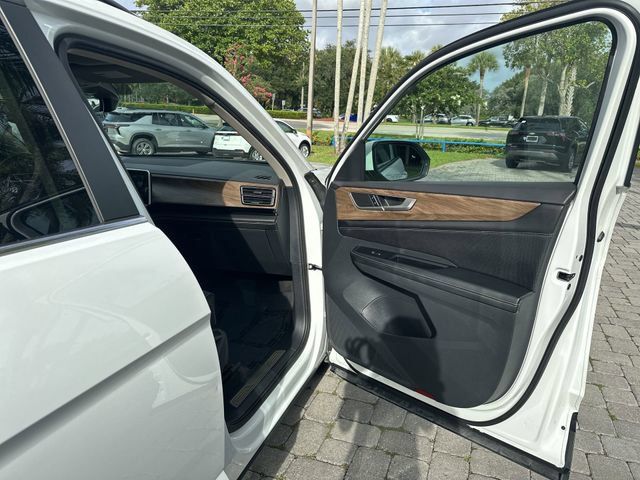 Used 2024 Volkswagen Atlas SE FWD image 23