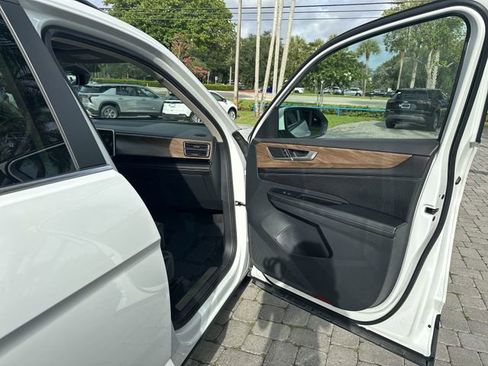 Used 2024 Volkswagen Atlas SE FWD image 23