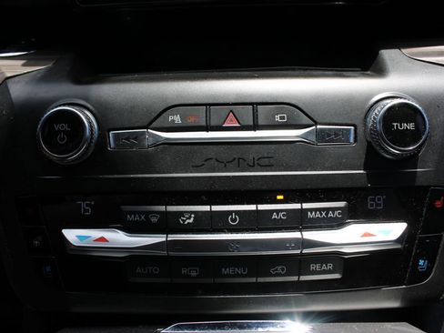 Used 2020 Ford Explorer Limited RWD image 31