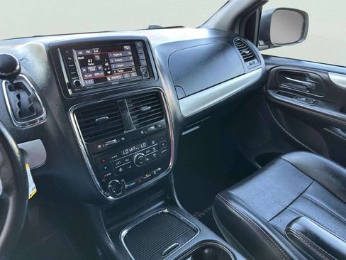 Used 2017 Dodge Grand Caravan GT FWD image 28