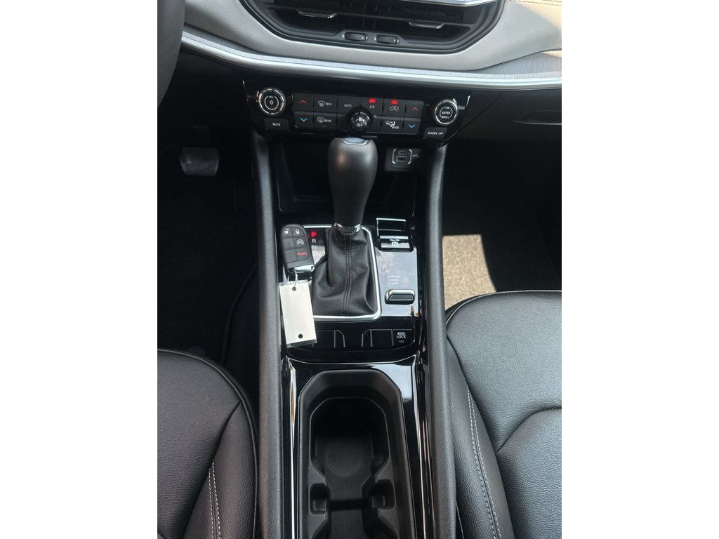 Used 2025 Jeep Compass Limited w/ Sun & Sound Group AWD/4WD image 10