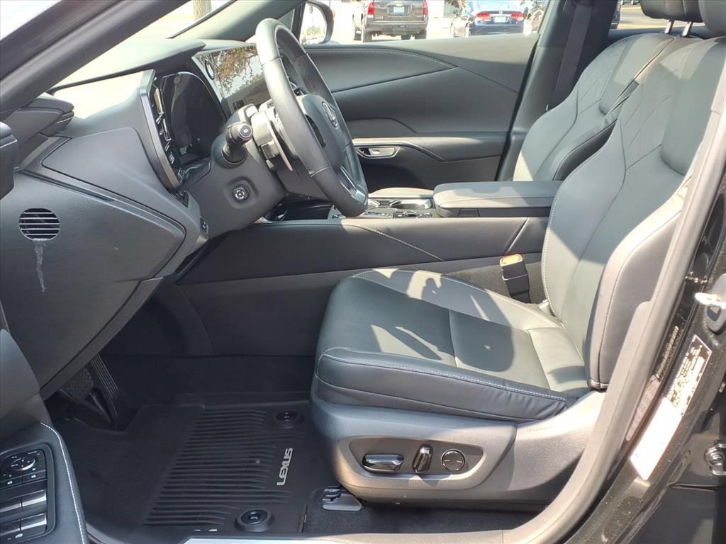 Used 2025 Lexus RX 350 Premium w/ Convenience Package FWD image 21