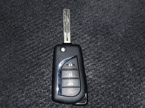 Used 2023 Toyota Corolla LE image 32