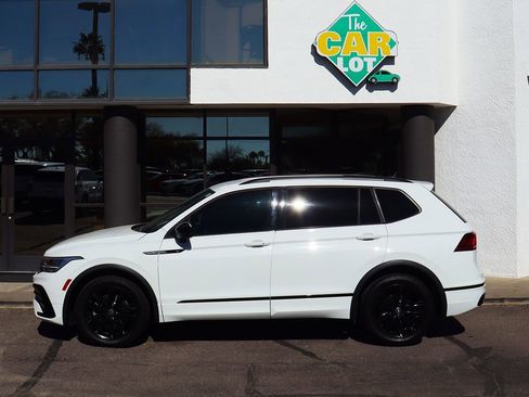 Used 2022 Volkswagen Tiguan SE R-Line image 8