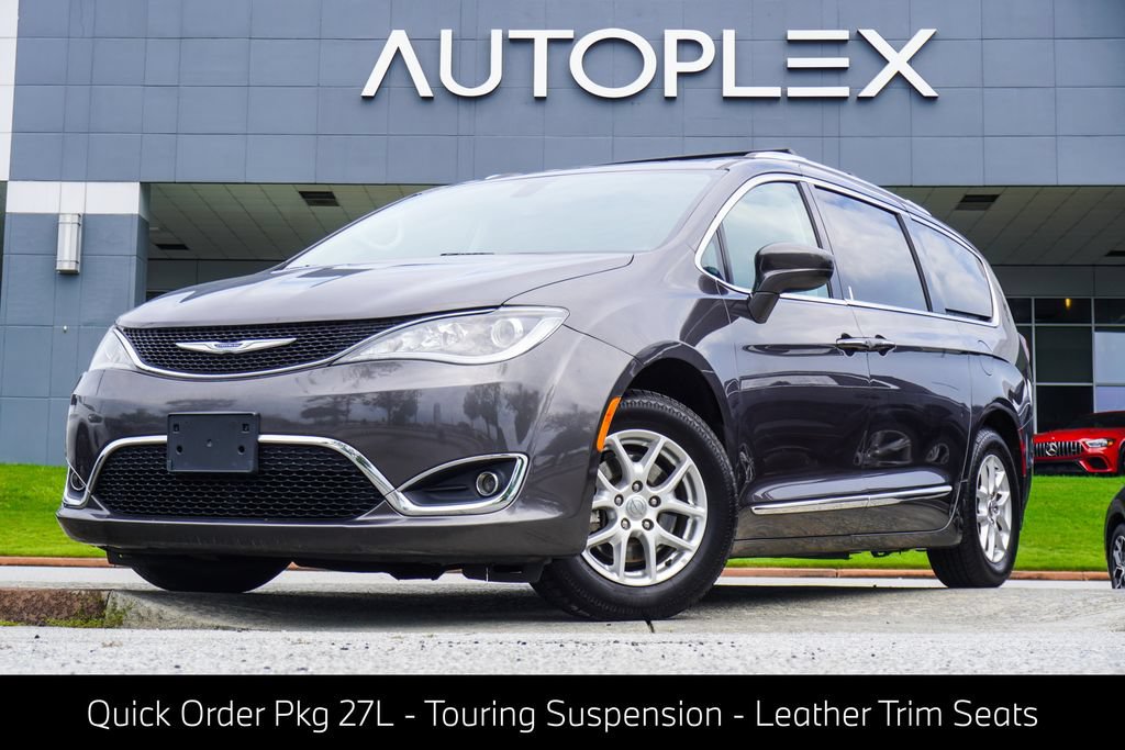 Used 2020 Chrysler Pacifica Touring-L FWD image 1